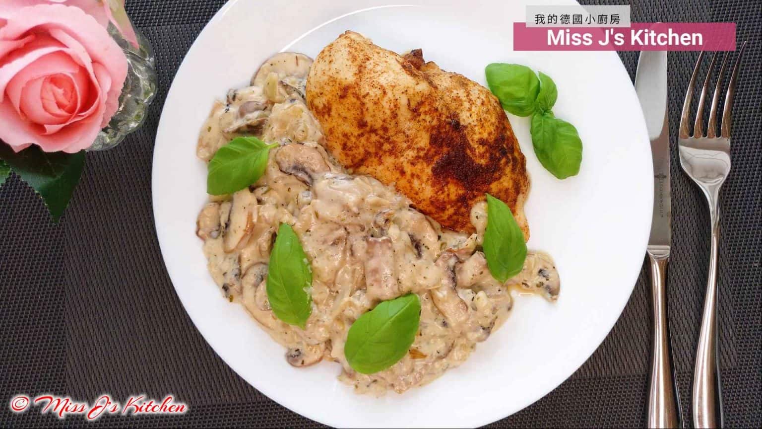 Gebackene Hähnchenbrust mit cremiger Champignonsauce in nur 30min ...
