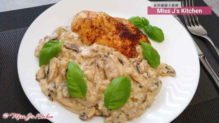 Gebackene Hähnchenbrust mit cremiger Champignonsauce in nur 30min ...