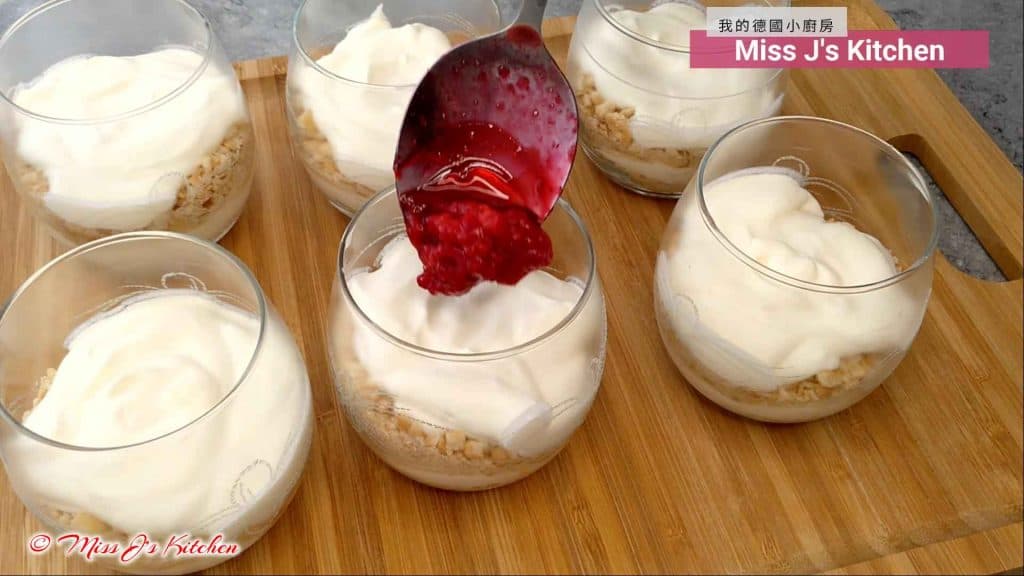 Kuchen & Dessert | Himbeer-Mousse im Glas - das perfekte Sommerdessert