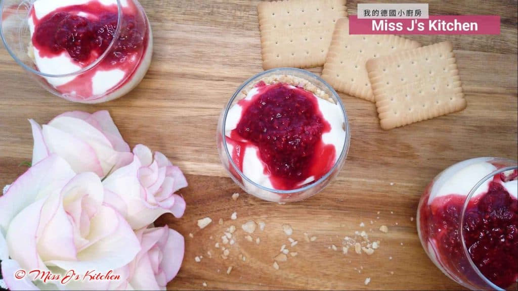 Kuchen & Dessert | Himbeer-Mousse im Glas - das perfekte Sommerdessert