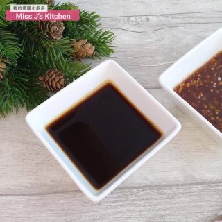 Thick Soy Sauce / Dickflüssige Sojasauce / 醬油膏

🇬🇧
Regardless of the cuisine of any country, sauces play an important role. Sauce can let the dish more delicious. In Taiwan, soy sauce and thick soy sauce is the most common sauce, like as ketchup in Germany. You can see them in every kitchen.
In here, we make two classic Taiwanese sauces - thick soy sauce and garlic thick soy sauce, suitable for cooking or dipping. Those perfectly fit to many Taiwanese snacks.
You can watch the video and find out the recipe on my YouTube channel. The link in my bio on @missjs.kitchen.

🇩🇪
Egal in welcher Küche eines Landes - Saucen spielen immer eine wichtige Rolle. Viele Gerichte werden erst mit ihnen so richtig lecker. In Taiwan sind Sojasauce und Dickflüssige Sojasauce die am weitesten verbreiteten Saucen. Du wirst sie sie in jeder Küche entdecken, etwa so wie Ketchup in Deutschland.
Hier bereiten wir zwei typisch taiwanesische Saucen zu - Dickflüssige Sojasauce und Dickflüssige Sojasauce mit Knoblauch, die zum Kochen als auch Dippen verwendet werden können. Sie passen perfekt zu taiwanesischen Snacks.
Das Rezept und Video findest du auf meinem YouTube Kanal. Der Link in meiner Bio auf @missjs.kitchen.

🇹🇼
不管是哪一國的料理，醬料扮演著重要的角色。加了醬料，可以讓料理變得更美味。在台灣，醬油和醬油膏是最普遍的醬料，就如同德國的蕃茄醬，存在在每間廚房。
在這裡，我們製作二種經典的台式醬料 - 醬油膏和蒜蓉醬，適用於料理或是沾醬。這非常適合許多台灣小吃。德國的一般超市可以買到醬油，但卻買不到醬油膏。因為懶得去亞洲超市，所以萌生了自己做醬油膏的念頭，想不到超級簡單!
歡迎到我的YouTube頻道上觀看操作影片和食譜。你可以在我的簡介中找到連結 @missjs.kitchen。

#LinkInBio
#MissJsKitchen #MissJ的德國小廚房
#LifeInGermany #LebenInDeutschland #德國日常 #MissJ亂亂煮
#ThickSoySauce #DickflüssigeSojasauce #醬油膏 #自製醬油膏 #古早味醬油膏
#GarlicThickSoySauce #DickflüssigeSojasaucemitKnoblauch / #蒜蓉醬
#亞洲料理 #AsianCuisine #AsiatischesGericht
#古早味
#Recipe #Rezept
