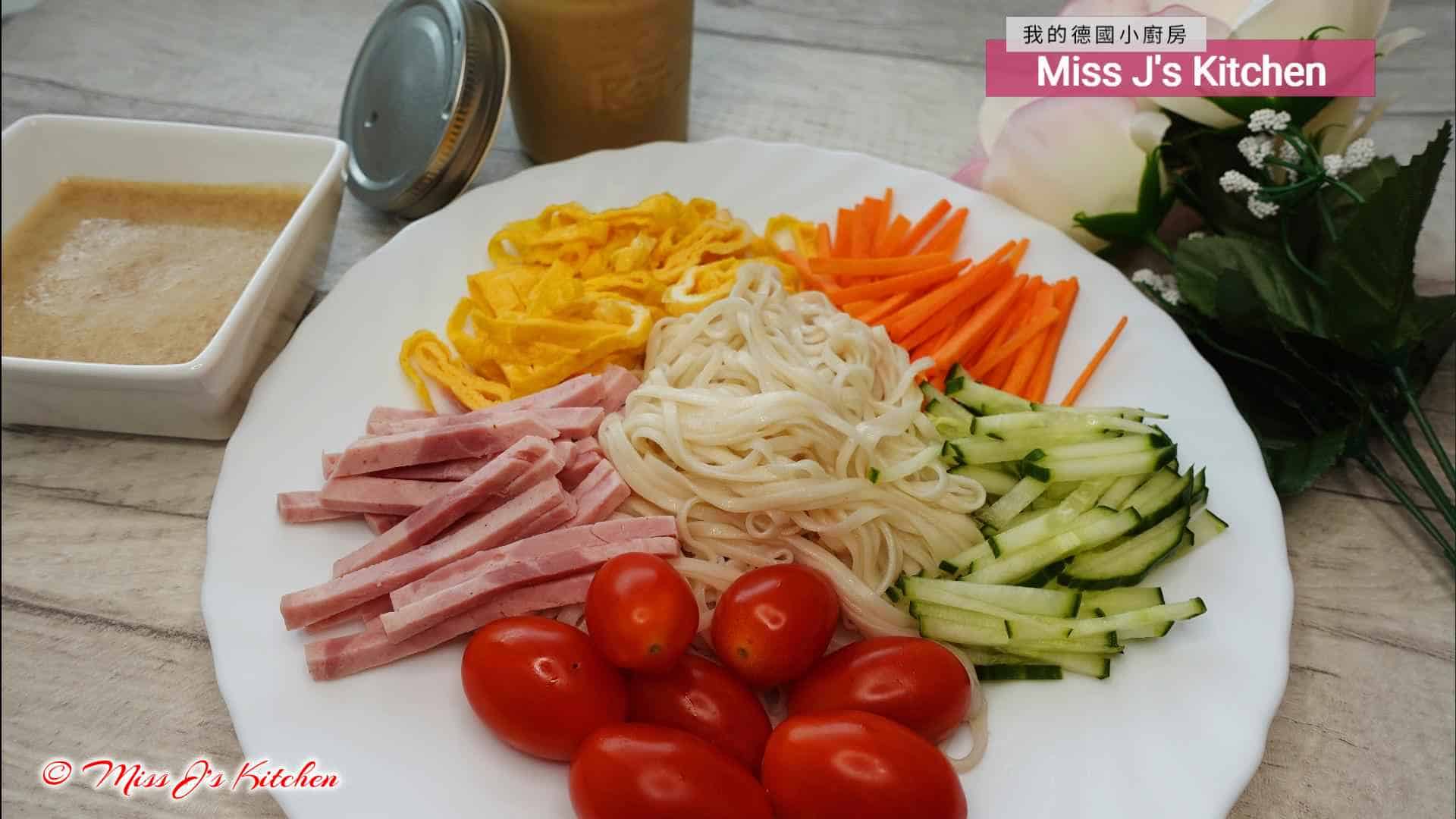 Kalte Nudeln mit Sesamsauce - das Sommergericht für heiße Tage ...
